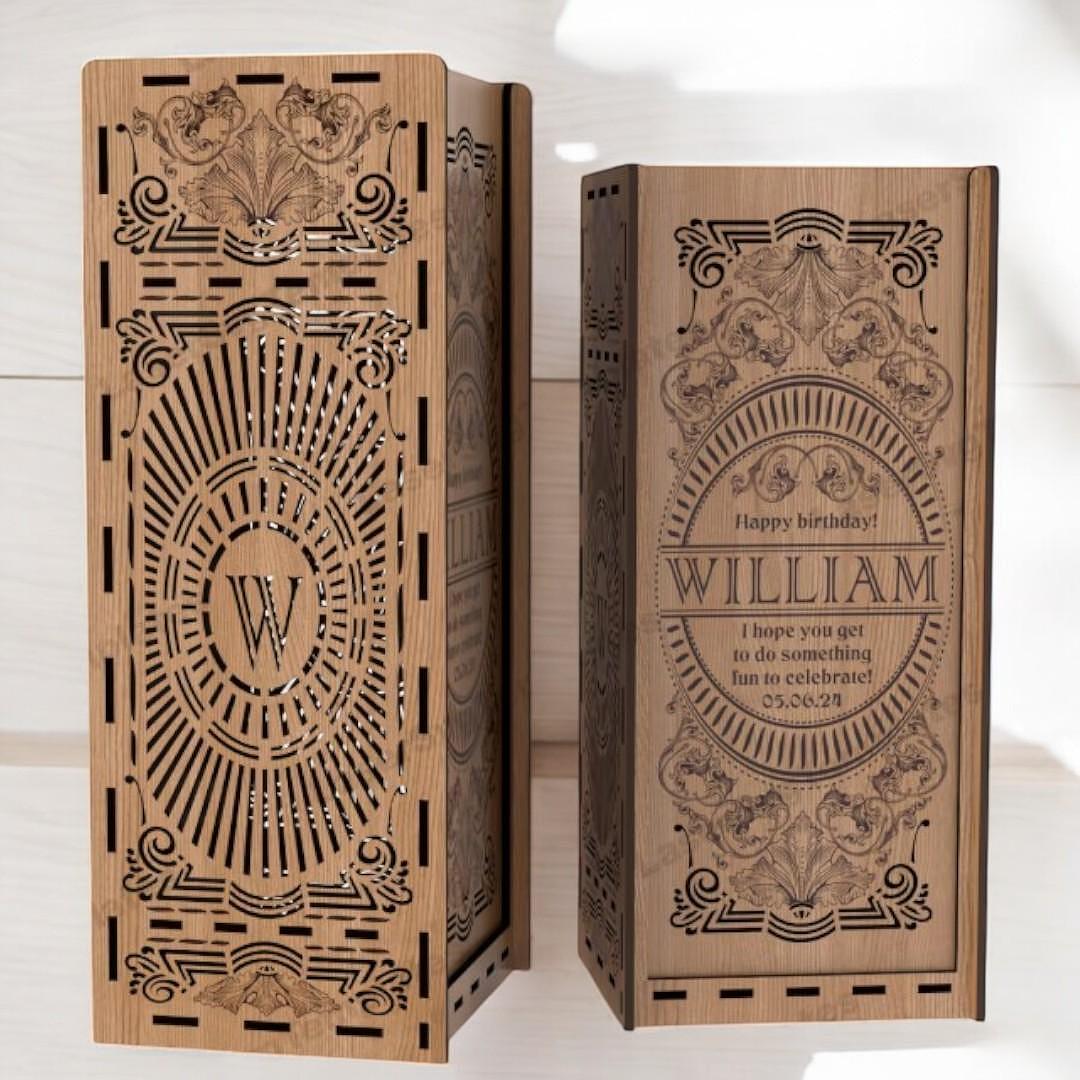 Cutie din lemn personalizată pentru sticla de whisky Jack Daniel’s – elegantă, lucrată manual