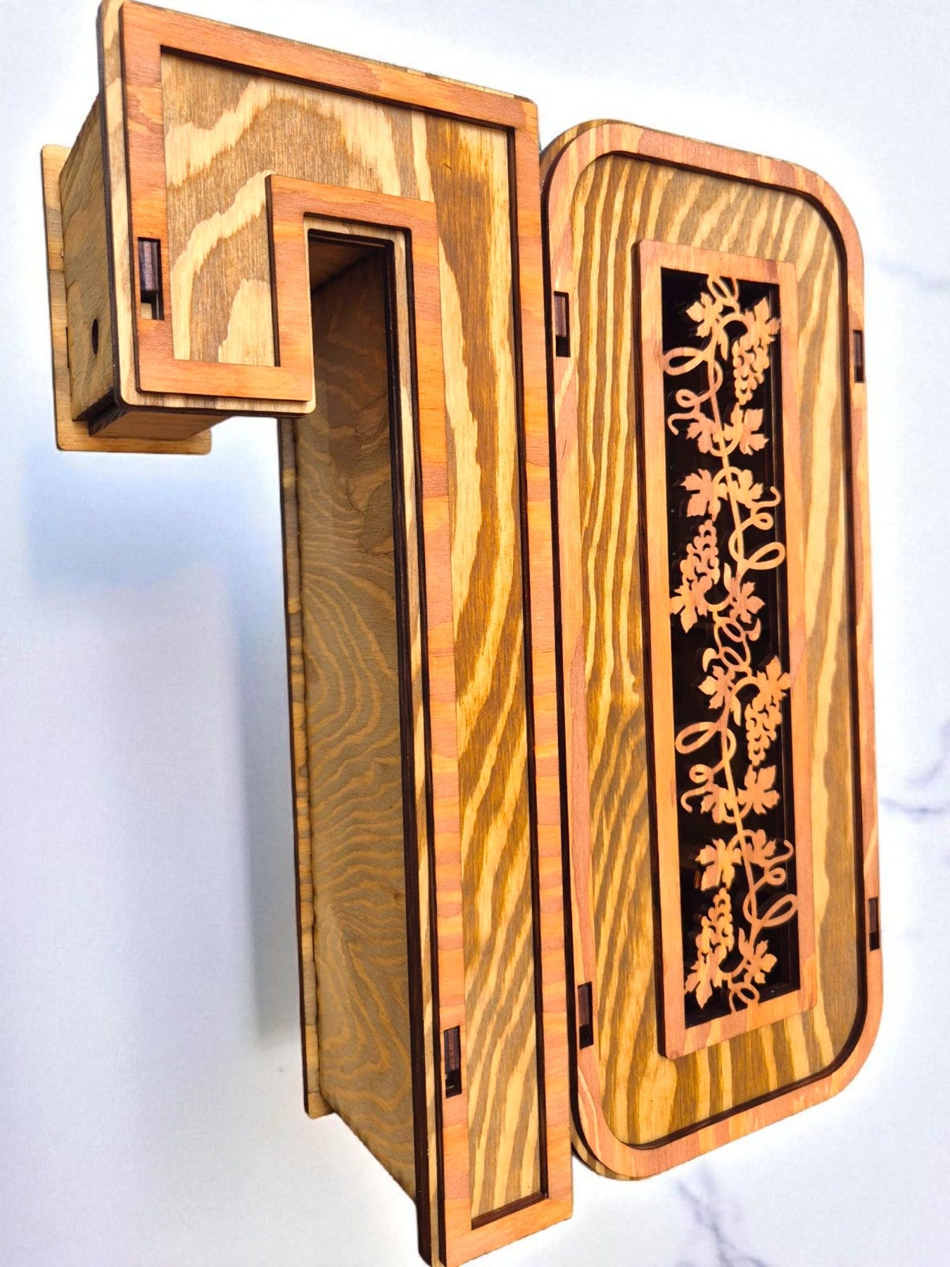 Cutie aniversară personalizată din lemn – model „70 de ani”