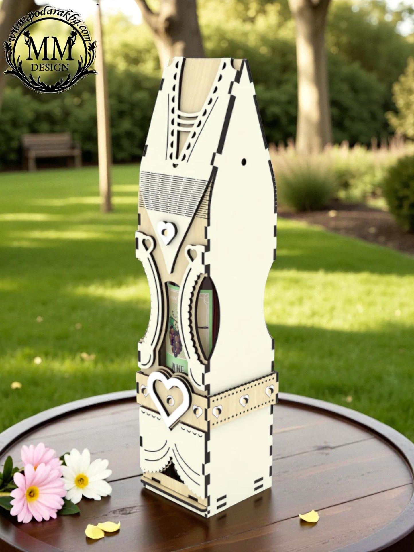 Cutie din lemn pentru sticlă – model feminin, lucrată manual, cu personalizare