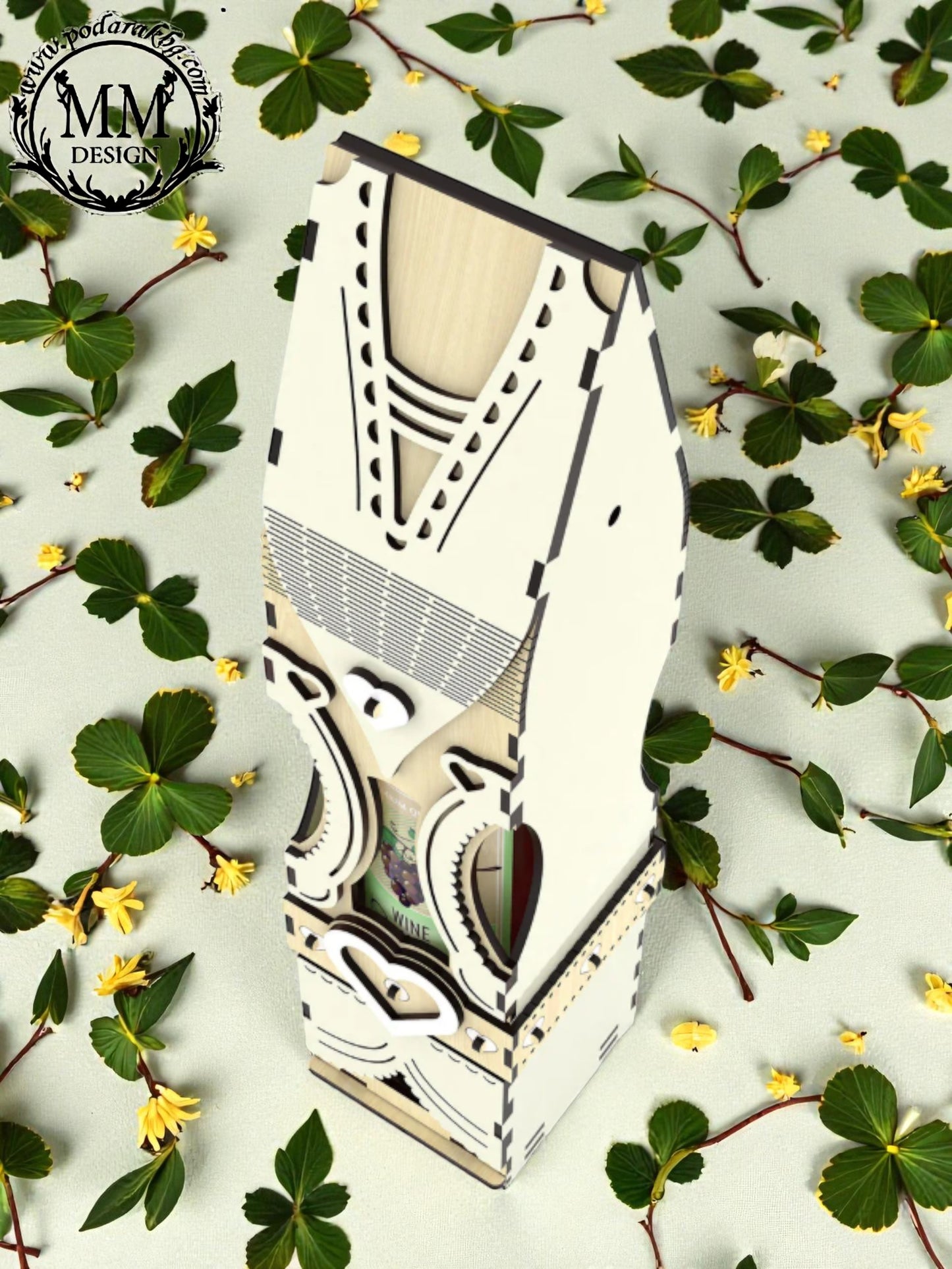 Cutie din lemn pentru sticlă – model feminin, lucrată manual, cu personalizare