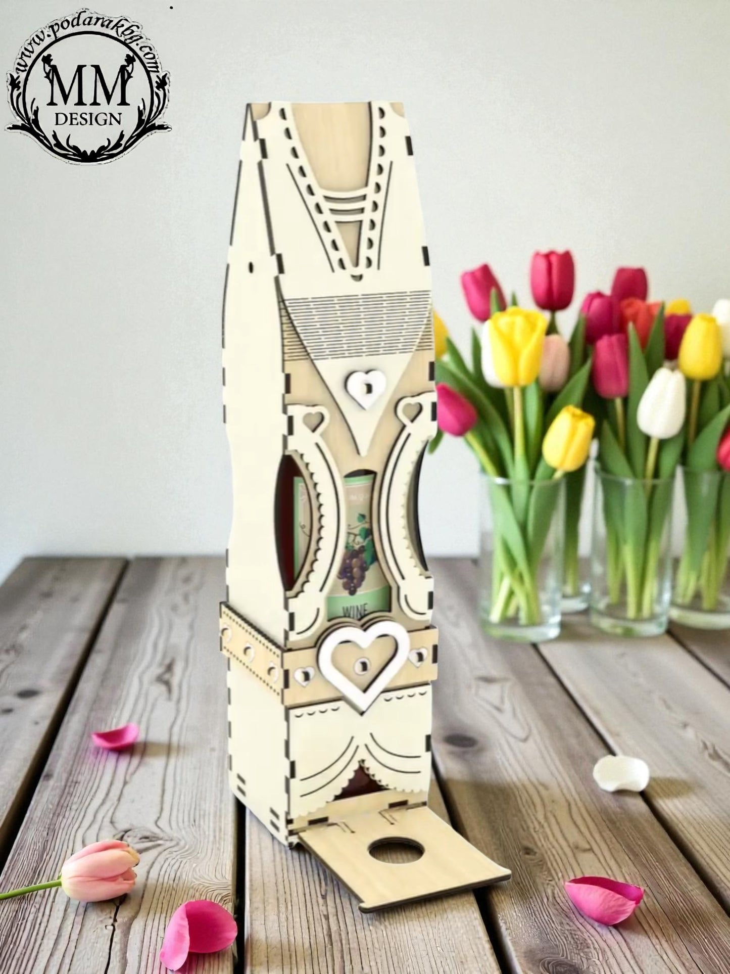 Cutie din lemn pentru sticlă – model feminin, lucrată manual, cu personalizare