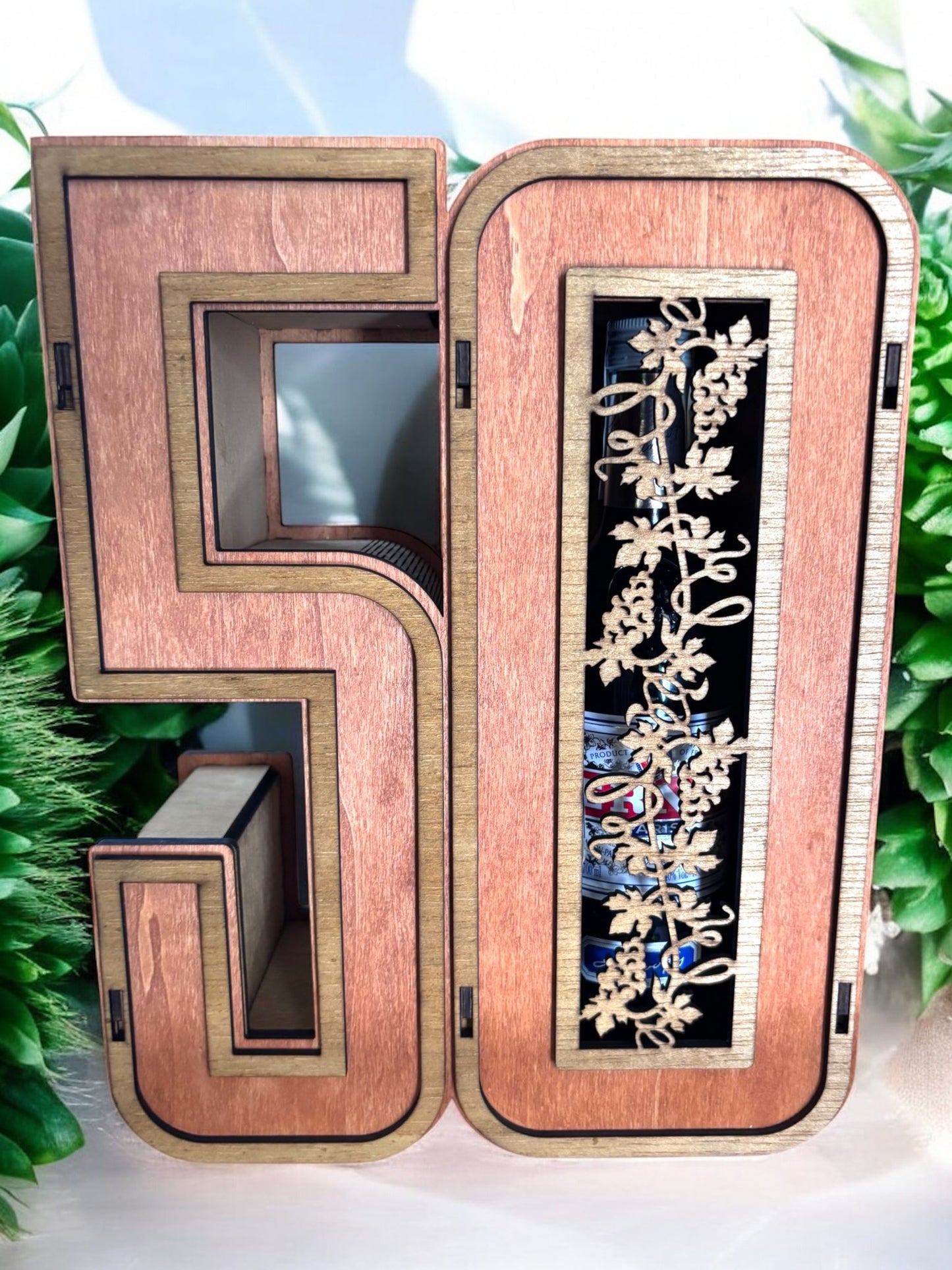 Cutie din lemn personalizată pentru aniversare – model 50 de ani