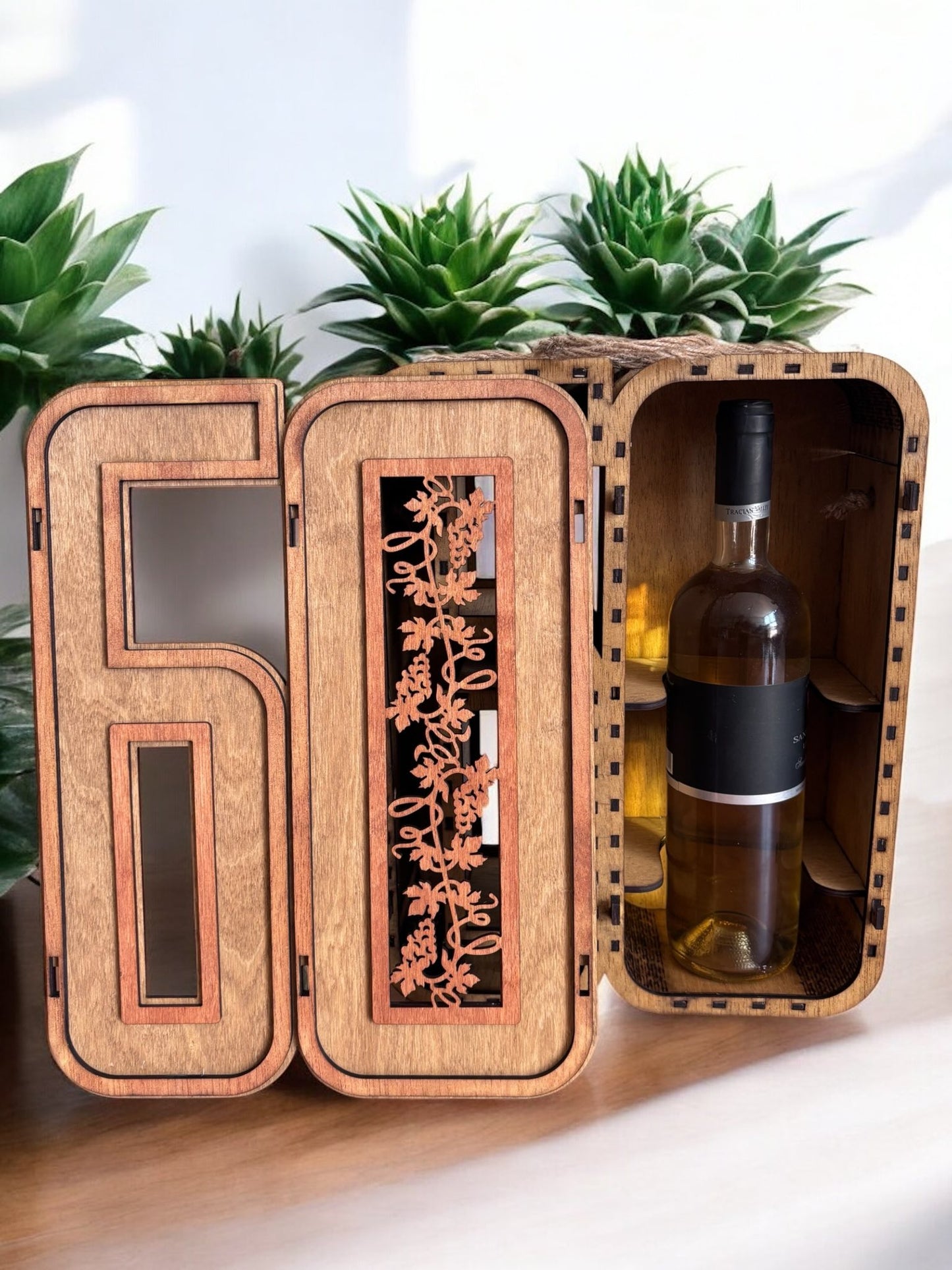 Cutie de vin din lemn personalizată – model aniversar 60 de ani