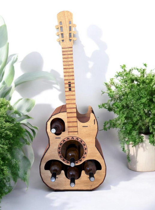 Mini bar din lemn în formă de chitară – suport pentru 5 sticle și pahare, personalizat