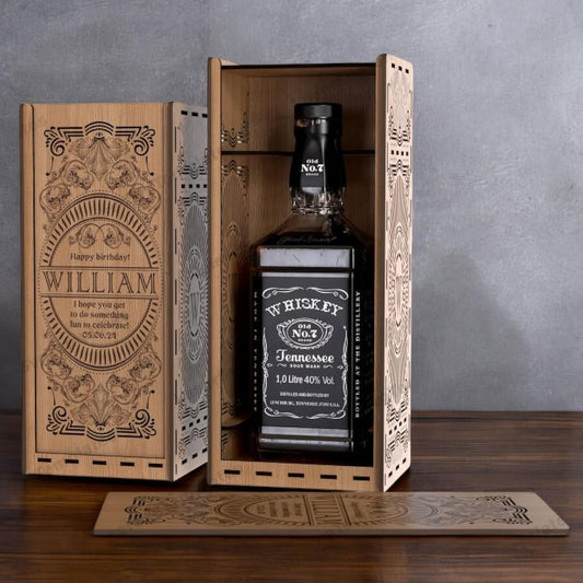 Cutie din lemn personalizată pentru sticla de whisky Jack Daniel’s – elegantă, lucrată manual