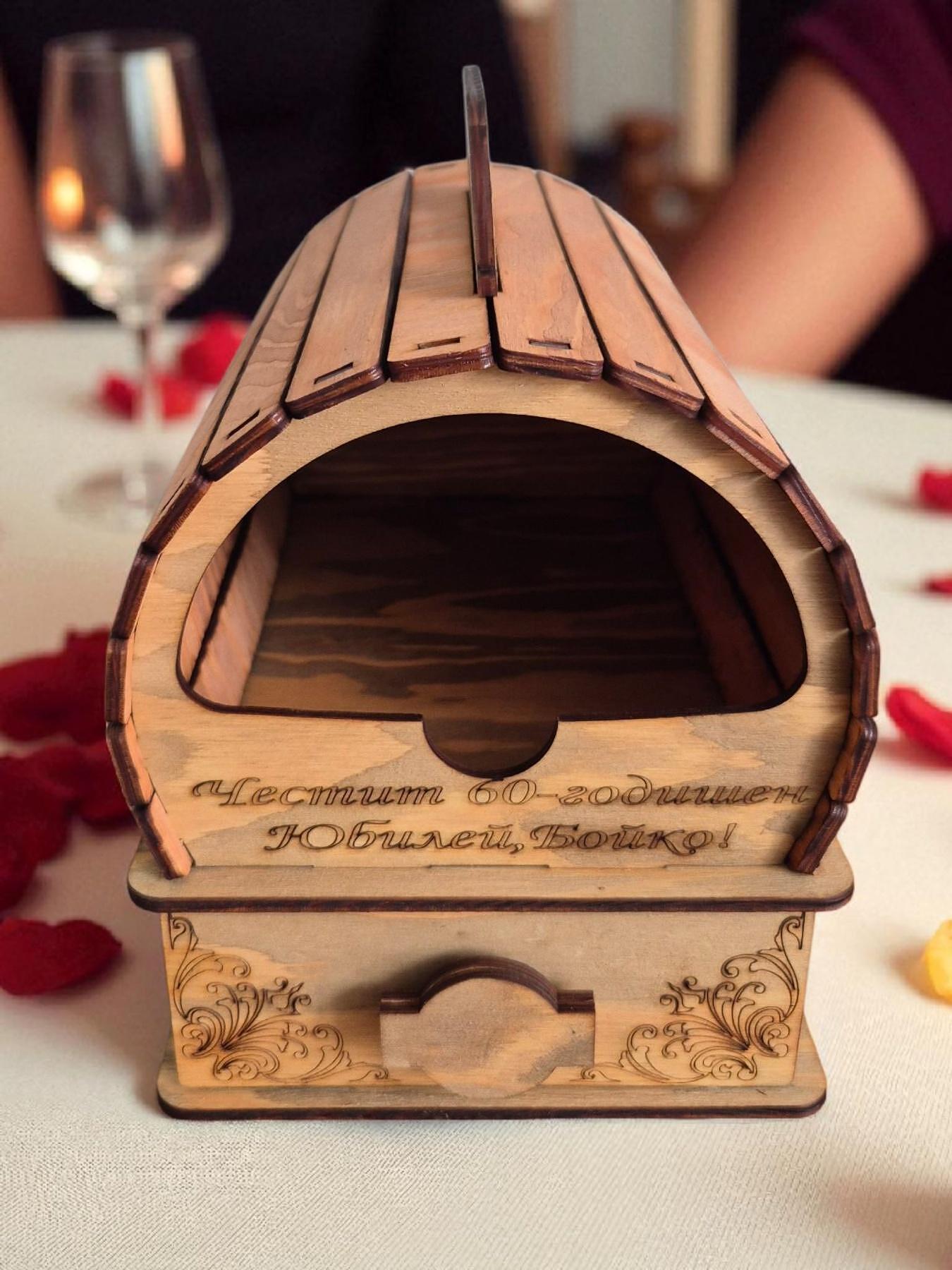 Butoiaș din lemn pentru vin cu sertar – personalizat, lucrat manual