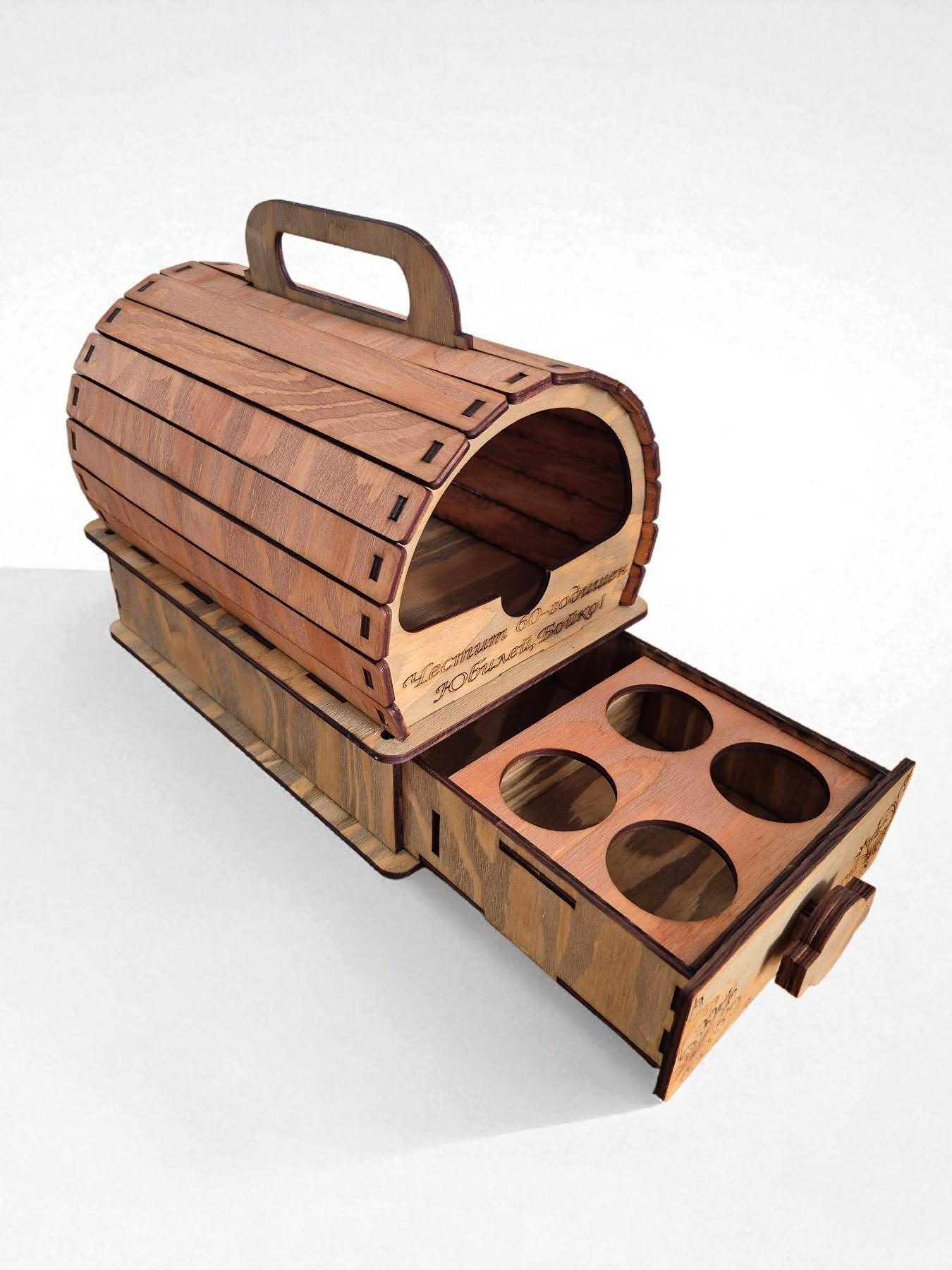 Butoiaș din lemn pentru vin cu sertar – personalizat, lucrat manual