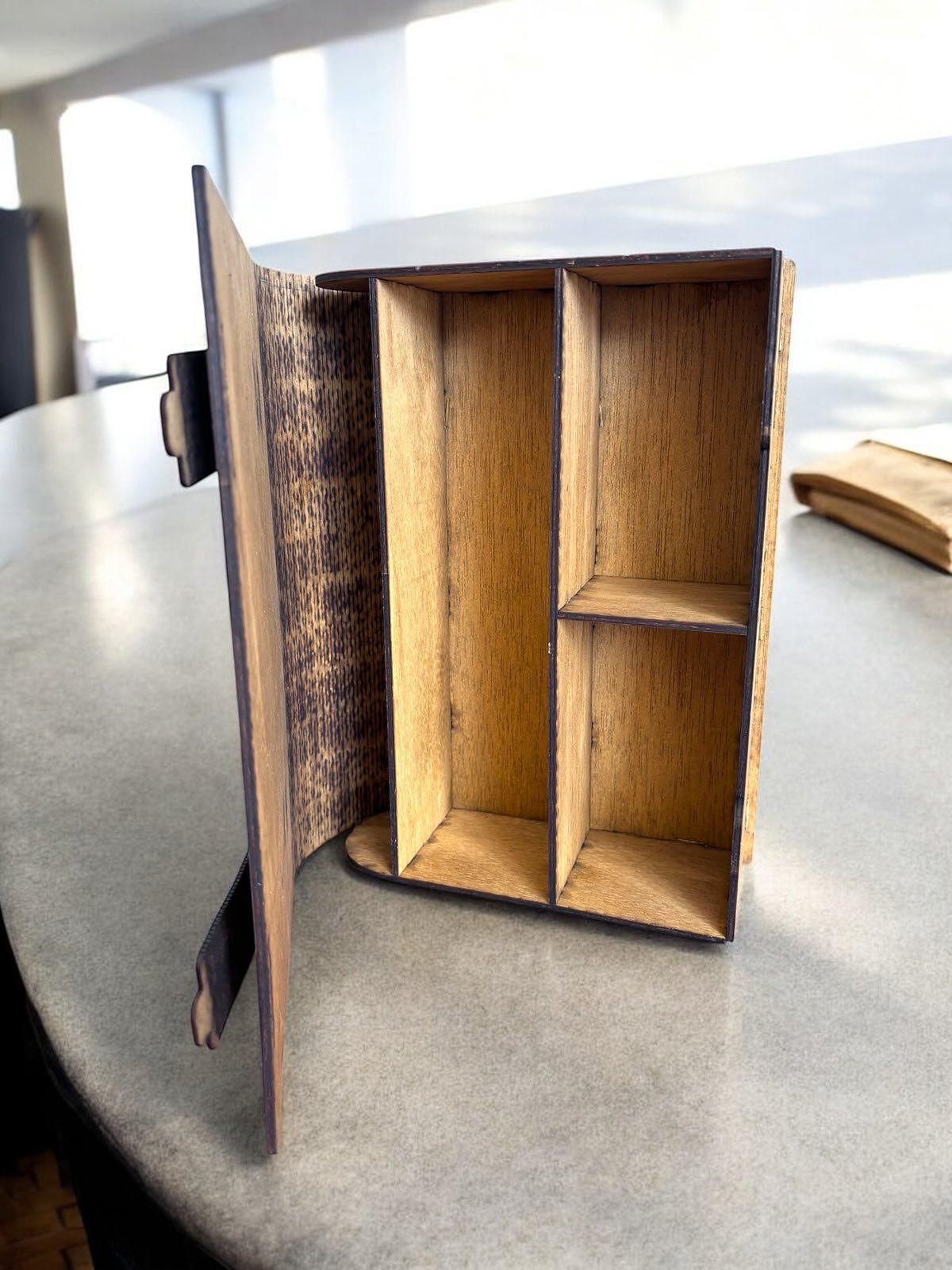 Cutie unică din lemn pentru vin și 2 pahare – personalizată și elegantă