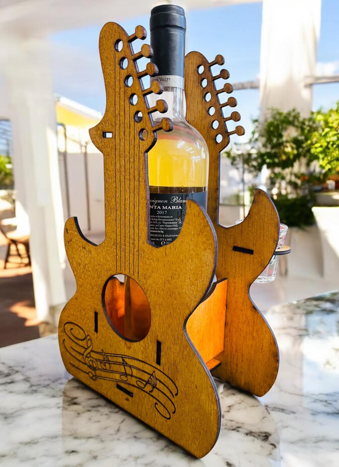 Mini bar din lemn în formă de chitară – lucrat manual, cu 3 pahare incluse și personalizare