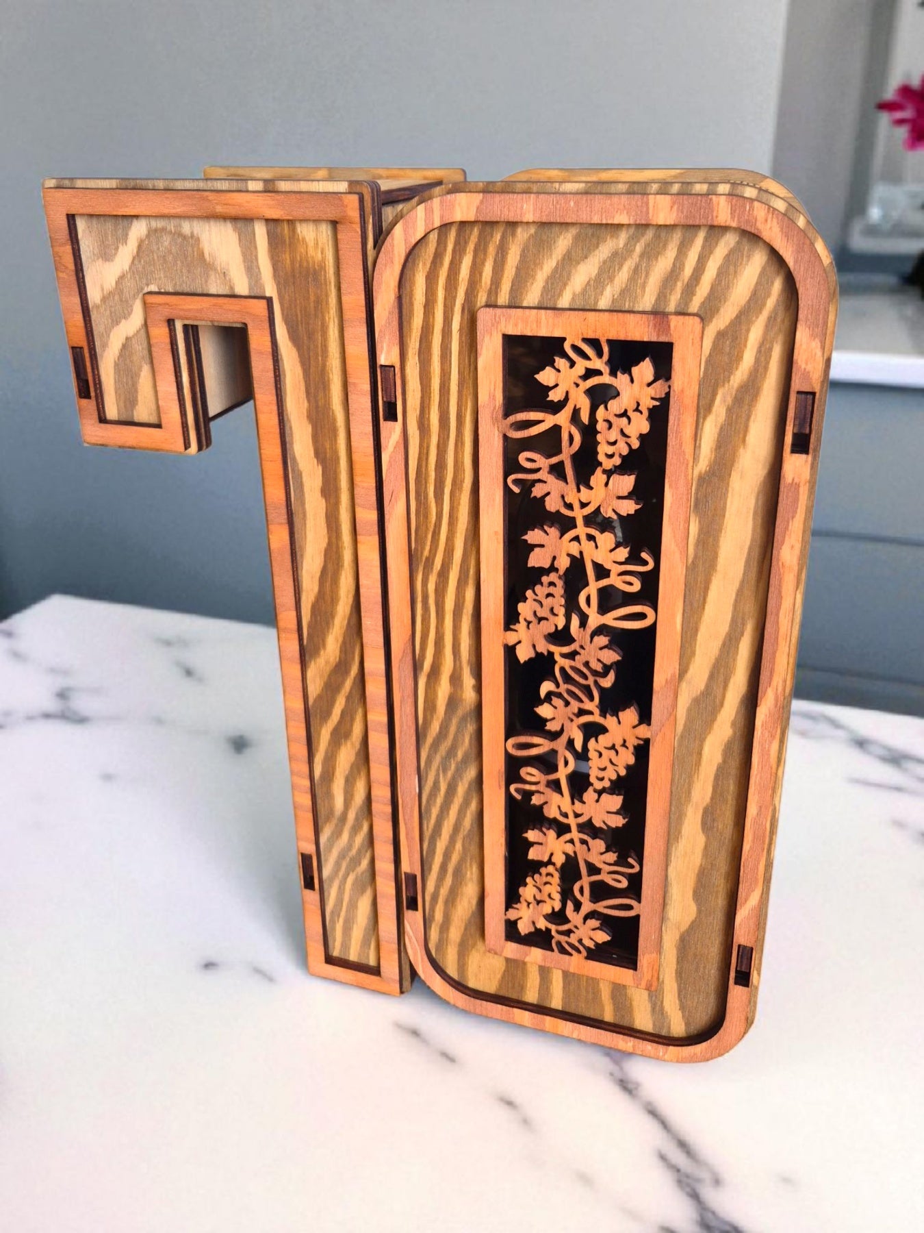 Cutie aniversară personalizată din lemn – model „70 de ani”