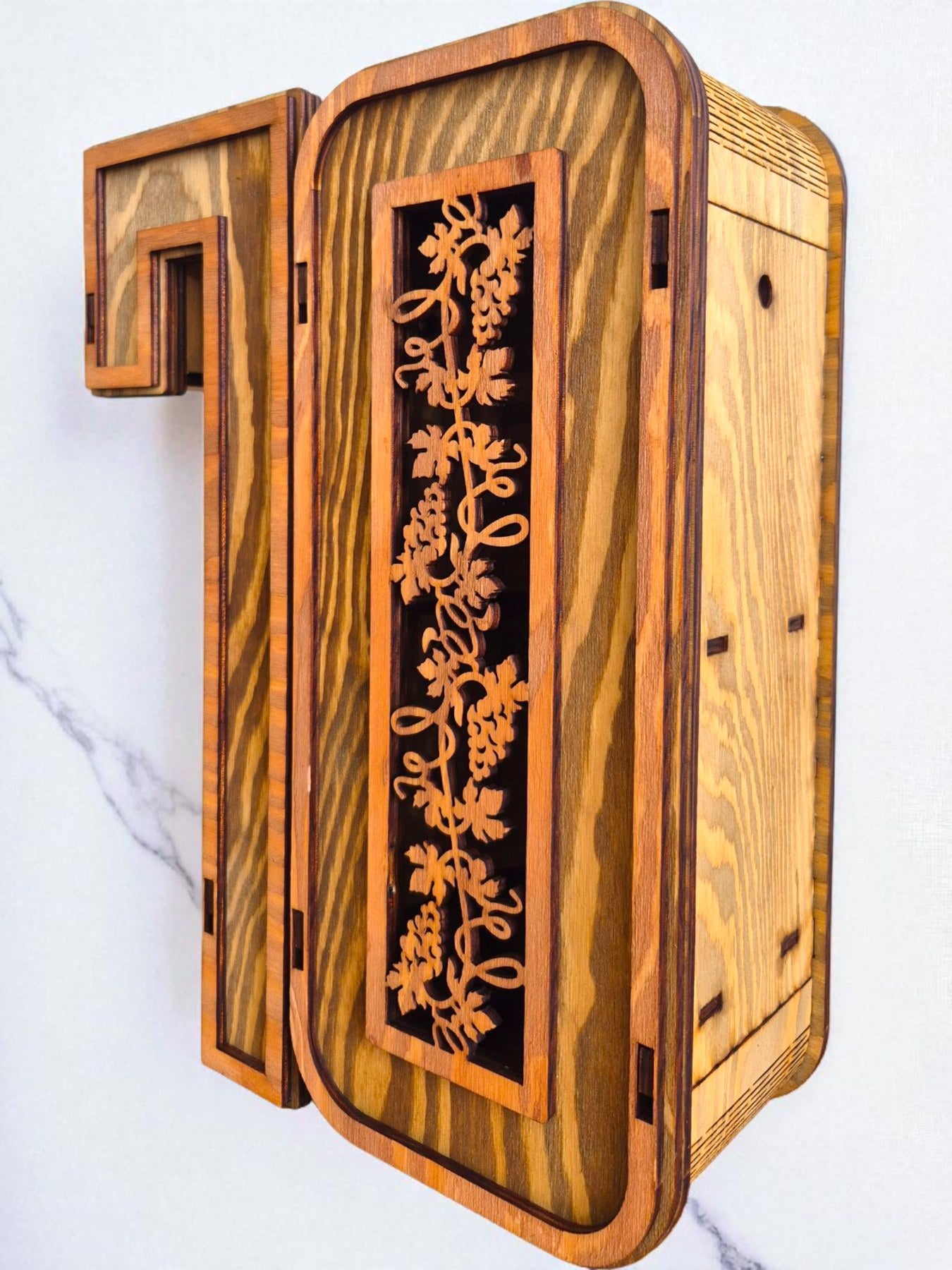 Cutie aniversară personalizată din lemn – model „70 de ani”