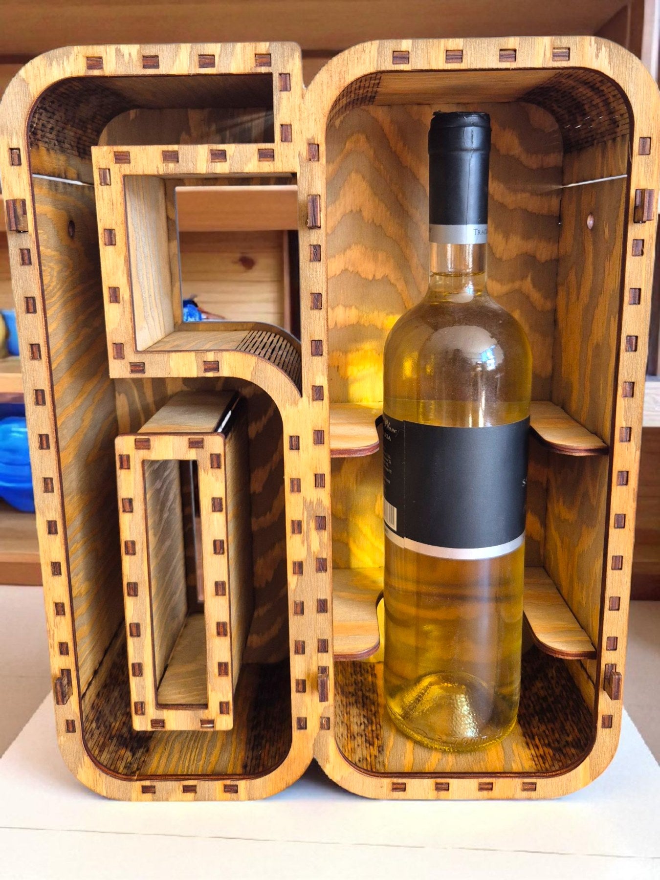 Cutie de vin din lemn personalizată – model aniversar 60 de ani