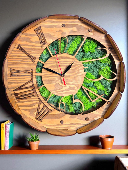 Ceas de perete din lemn „Nature Time – Modern” cu mușchi scandinav și cifre arabe