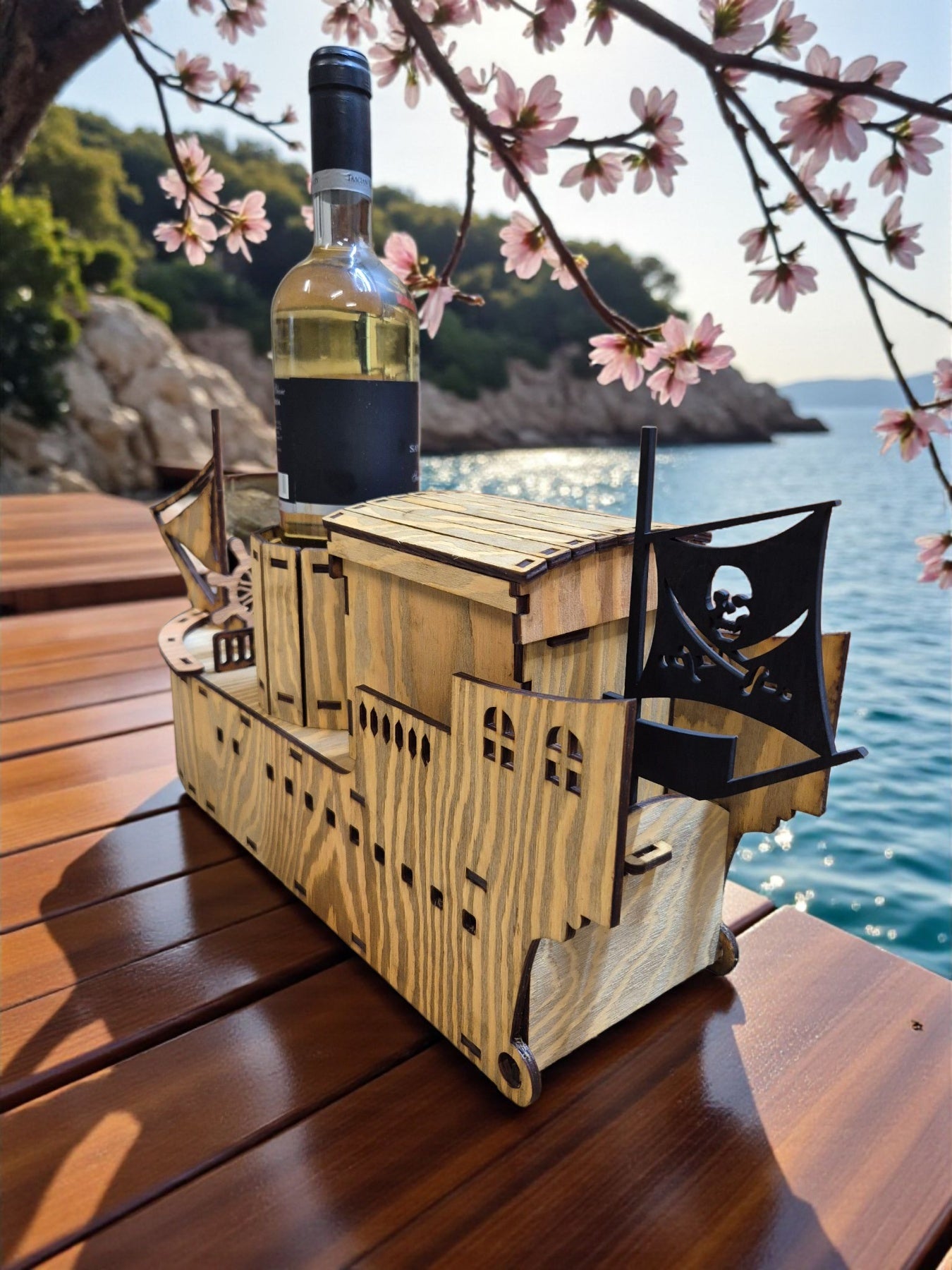 Mini Bar „Corabie Pirat” din Lemn – cu Sertar și 5 Pahare Incluse