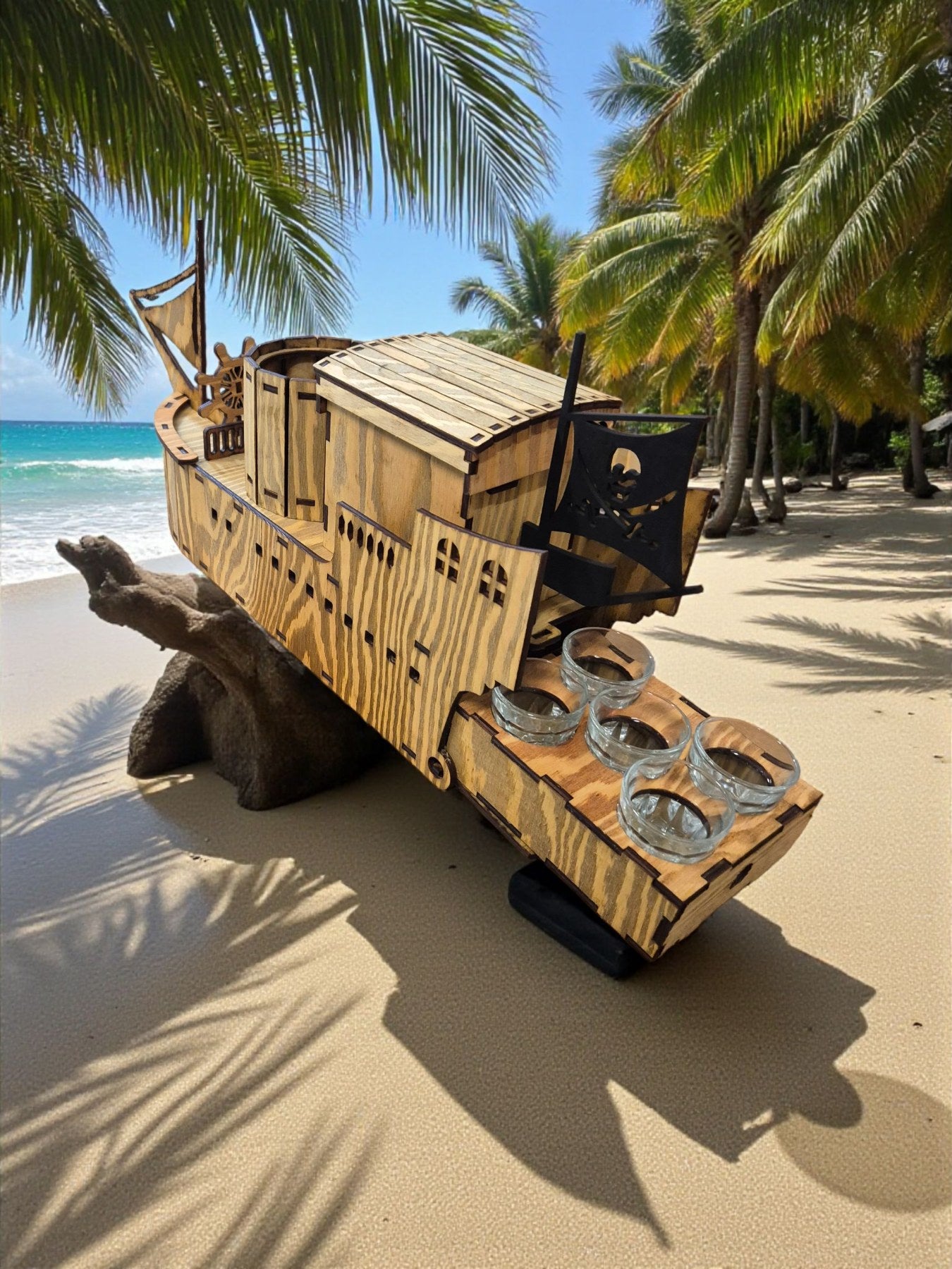 Mini Bar „Corabie Pirat” din Lemn – cu Sertar și 5 Pahare Incluse