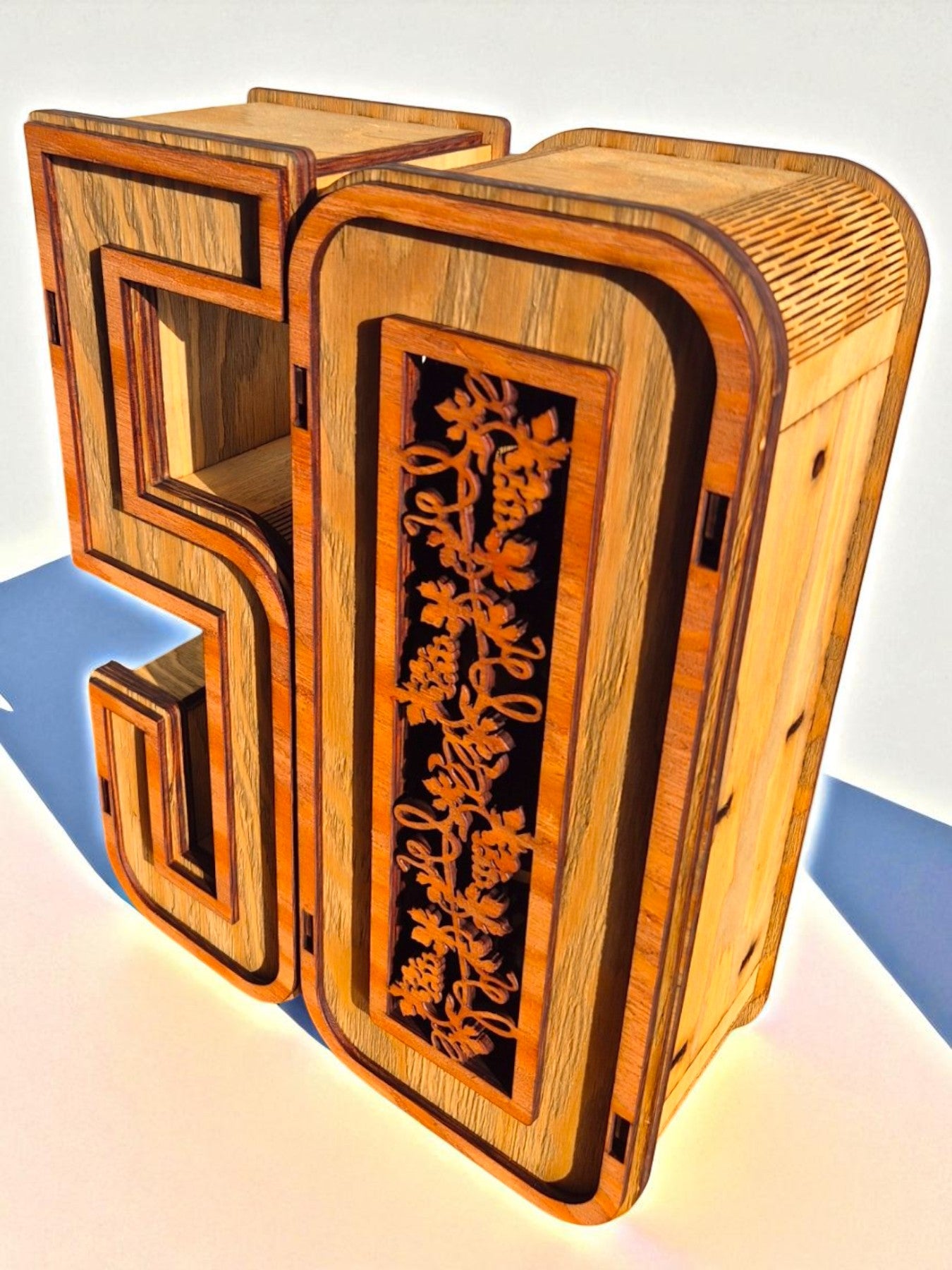 Cutie din lemn personalizată pentru aniversare – model 50 de ani