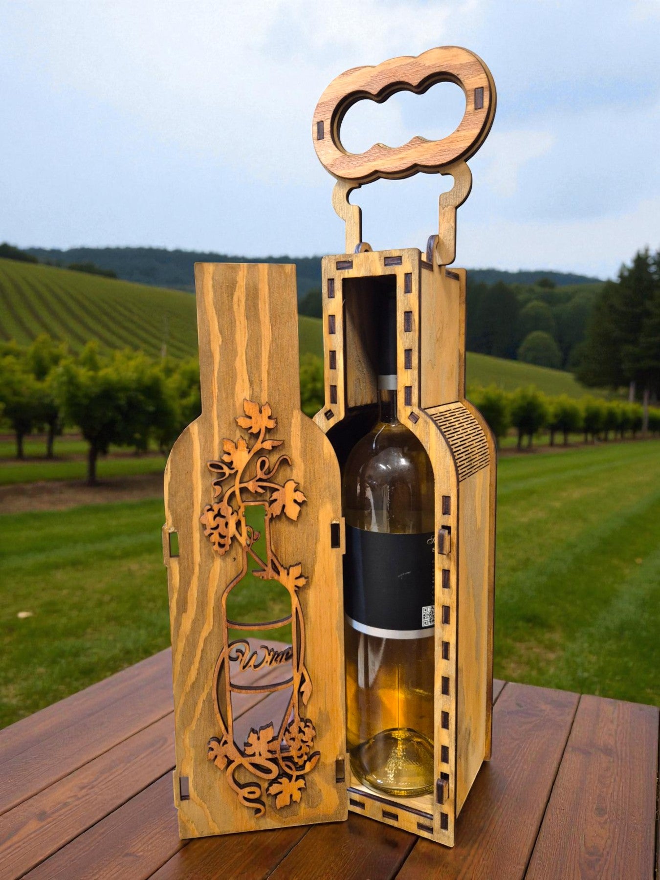 Cutie din lemn pentru sticlă de vin – motiv cu struguri, realizată manual